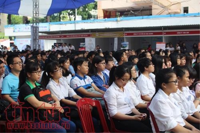 Hàng ngàn sinh viên hào hứng tham gia ngày hội "Phỏng vấn - Tuyển dụng".